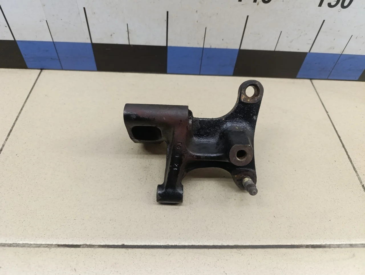 Кронштейн двигателя правый  Almera N16 2000-2006