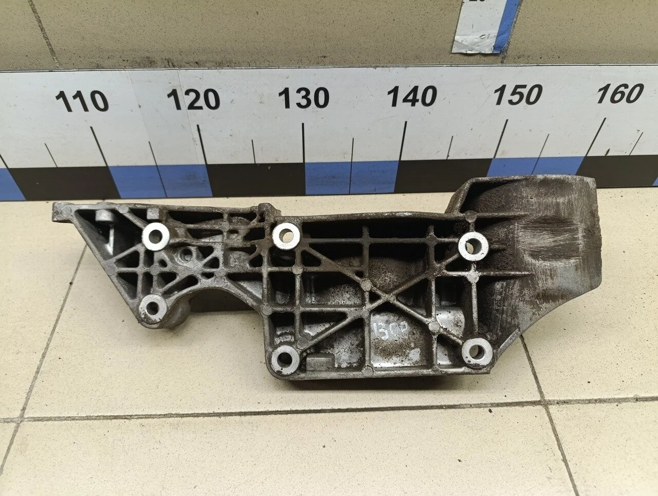 Кронштейн генератора A3 (8L1) 1996-2003