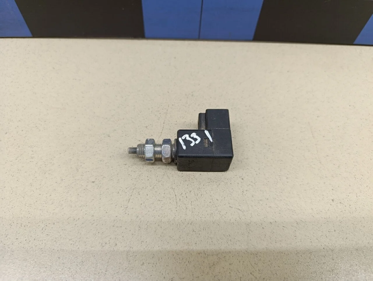 Датчик включения стопсигнала Elantra 2000-2005