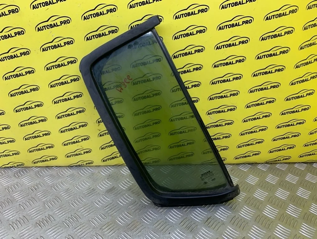 Стекло двери задней правой (форточка) Nissan Navara (D40) 2004-2015 2012 82262EB320 2.5 D YD25DDTI