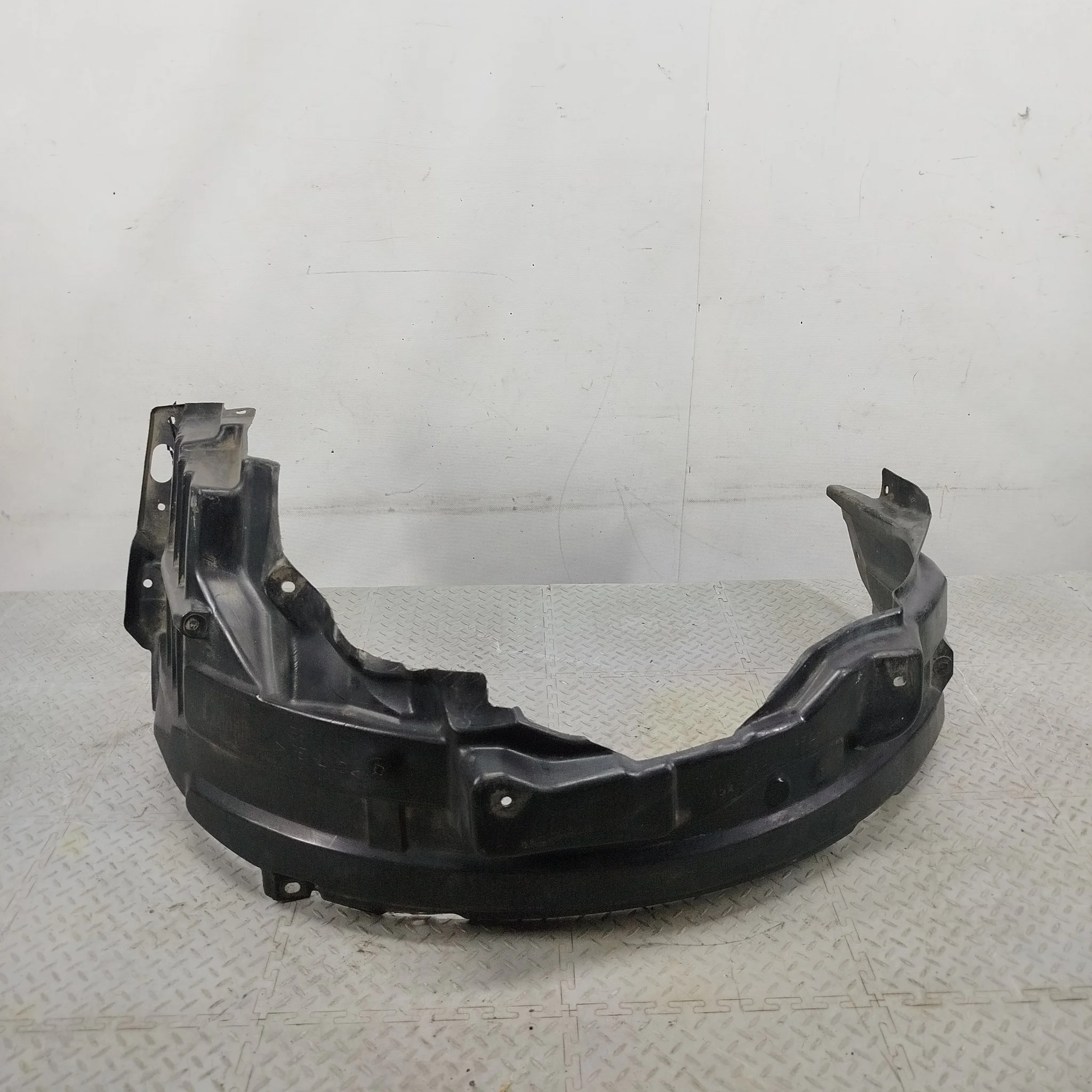 ПОДКРЫЛОК MITSUBISHI ПЕРЕДНИЙ ЛЕВЫЙ 5370A391