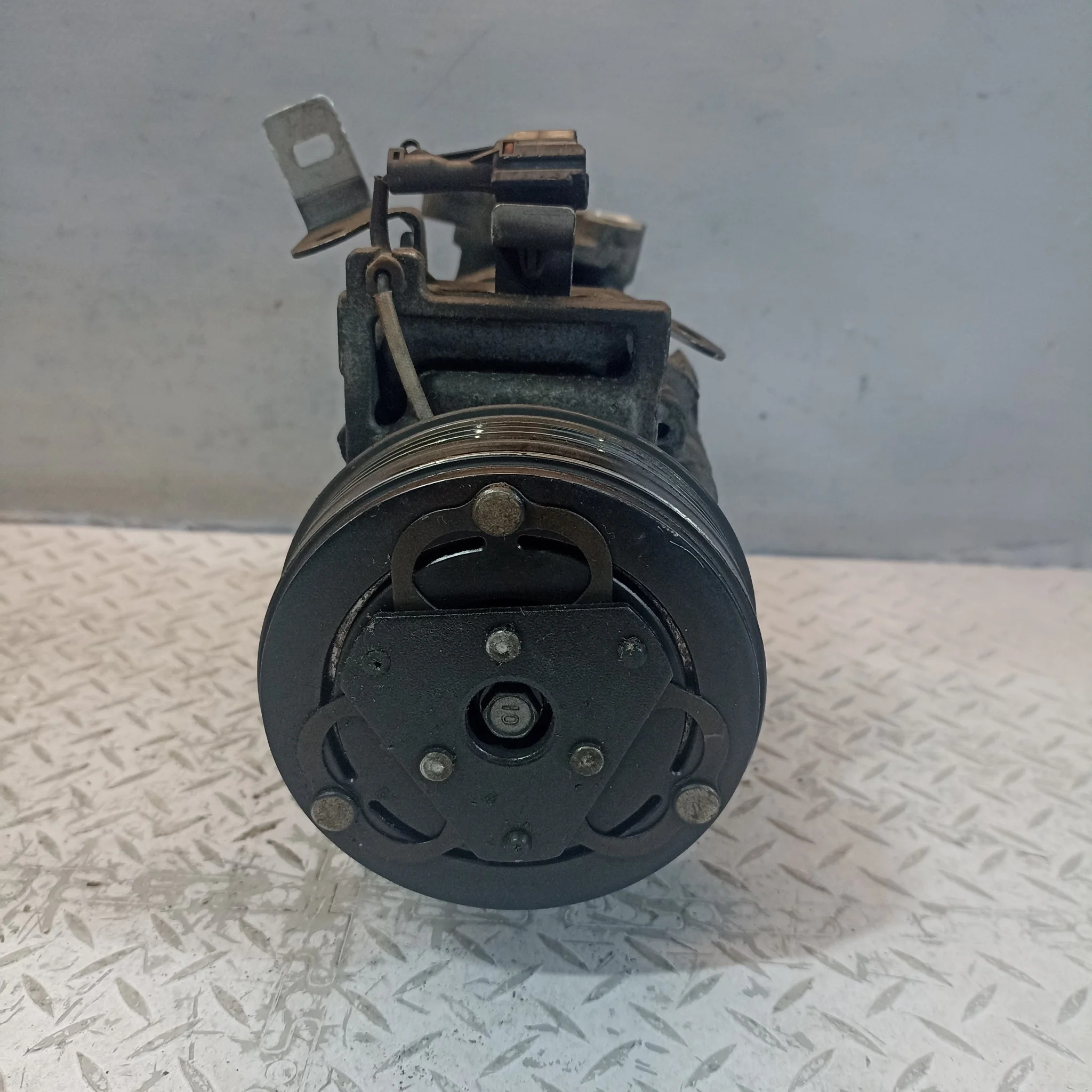 КОМПРЕССОР КОНДИЦИОНЕРА SUBARU 73111FG000  D3031