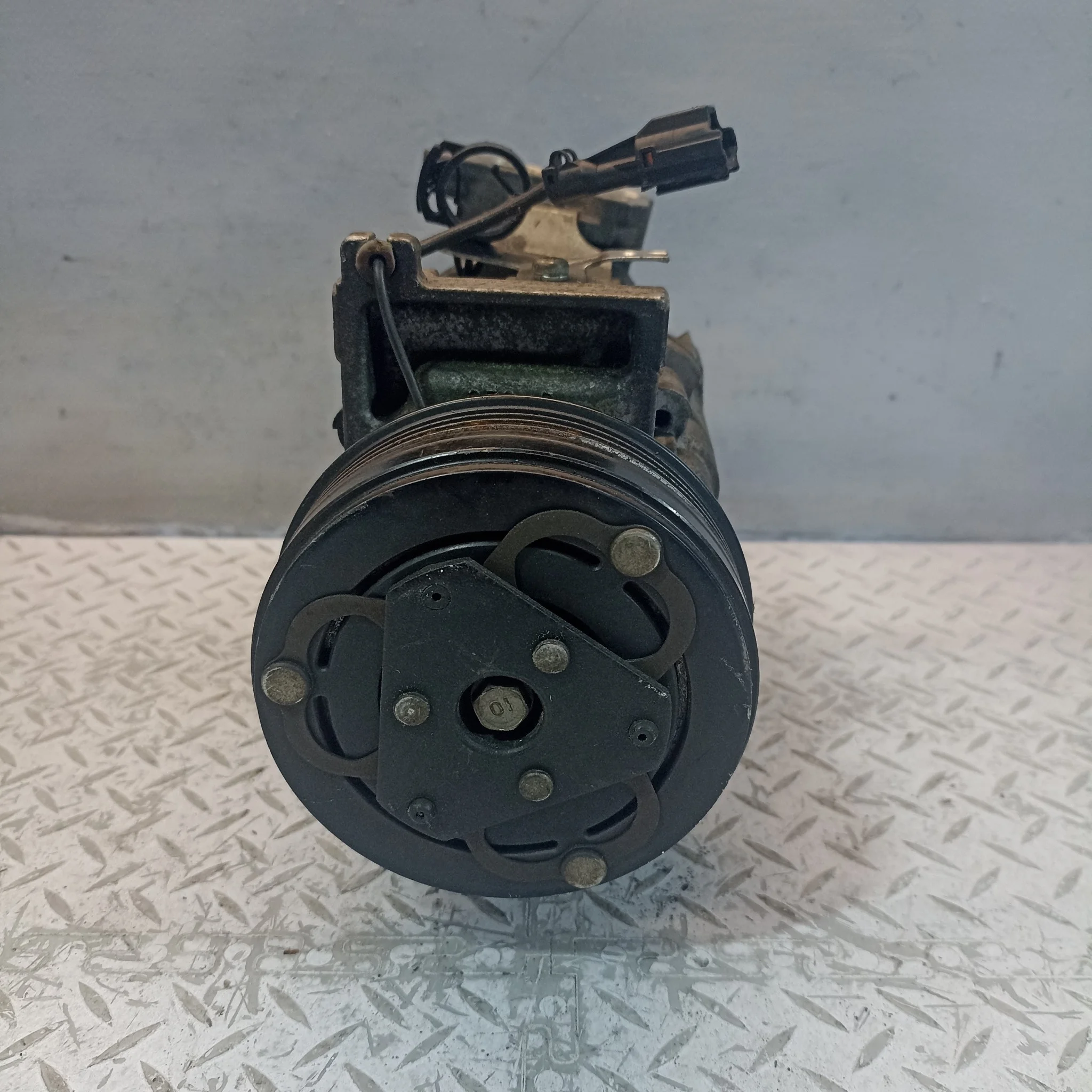 КОМПРЕССОР КОНДИЦИОНЕРА SUBARU 73111FG000  D3032