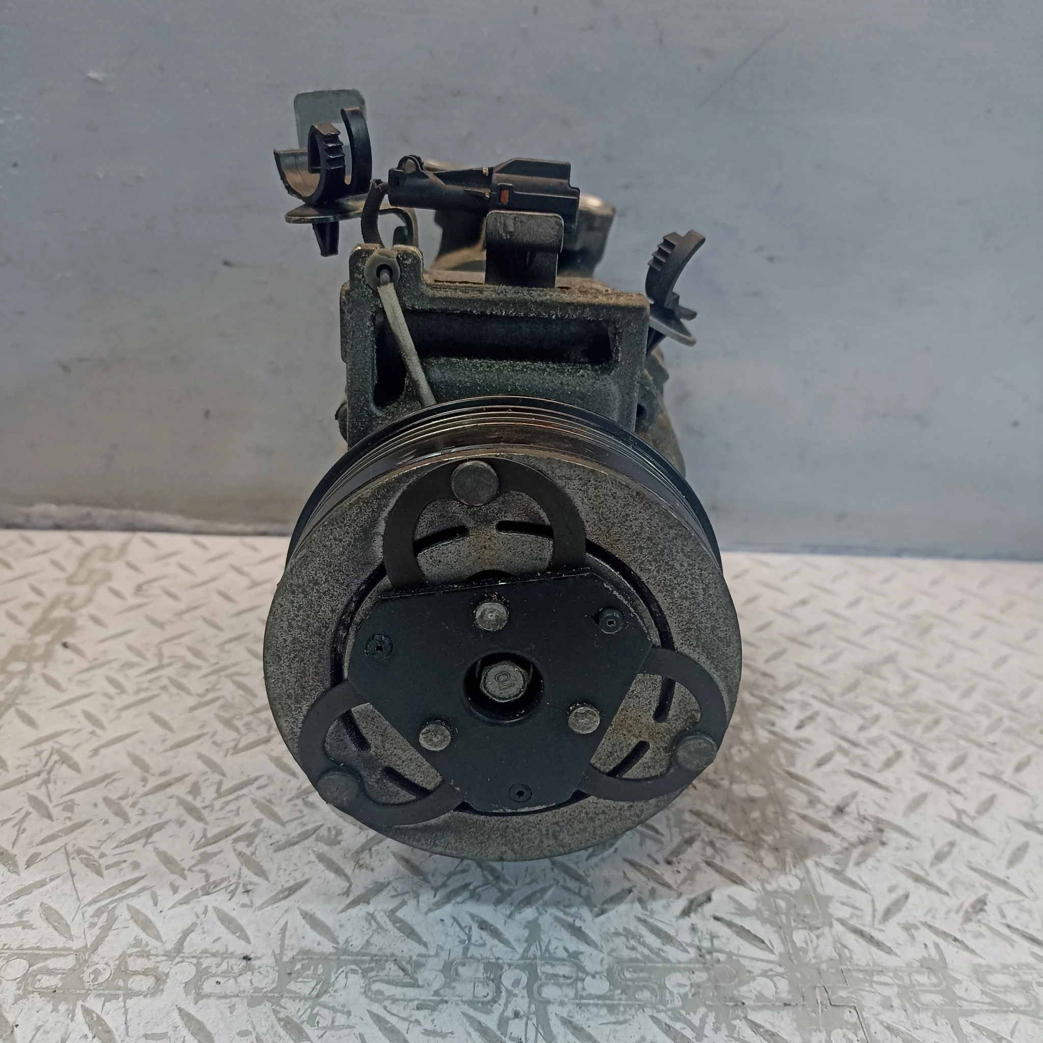 КОМПРЕССОР КОНДИЦИОНЕРА SUBARU 73111FG000  D3028
