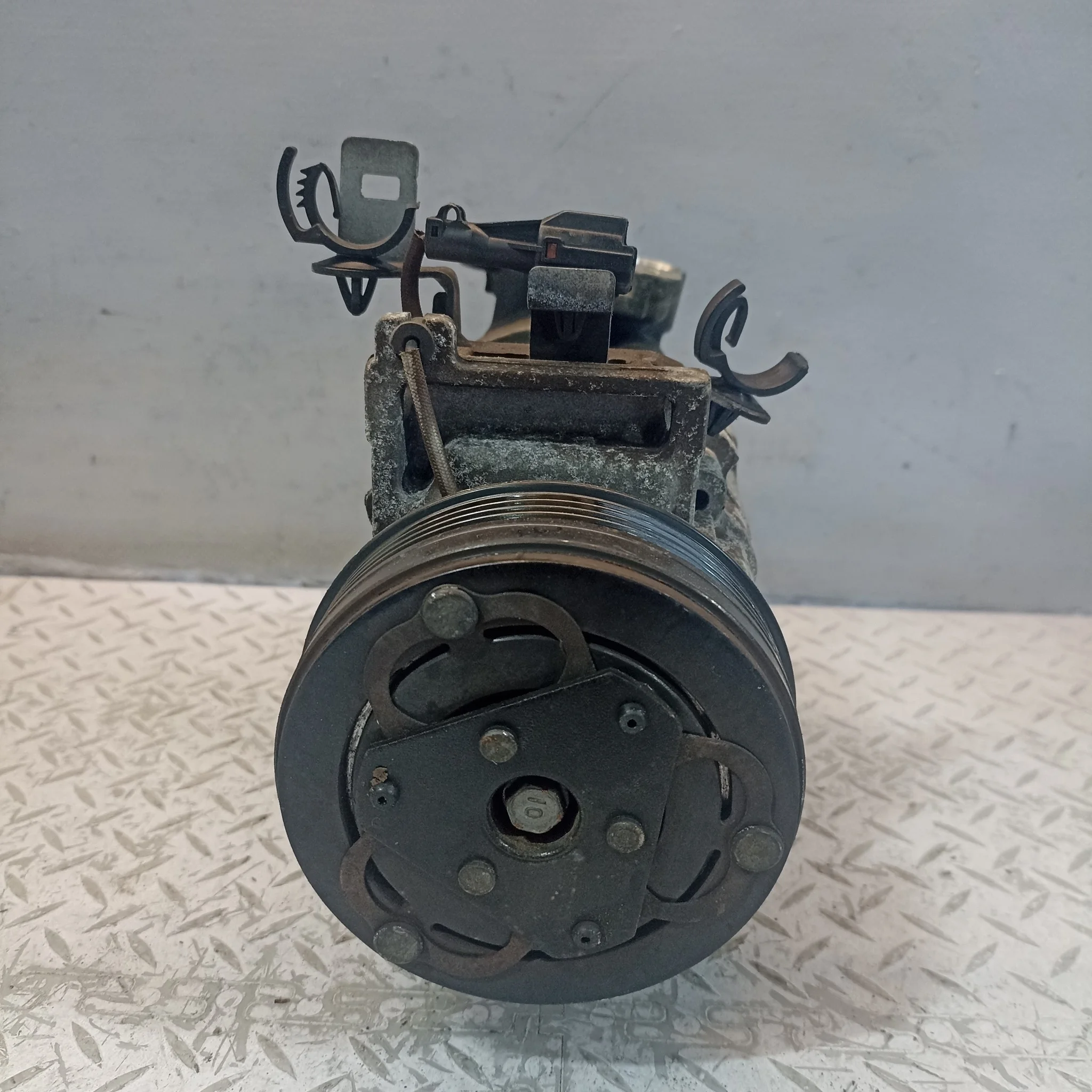 КОМПРЕССОР КОНДИЦИОНЕРА SUBARU 73111FG000  D3030