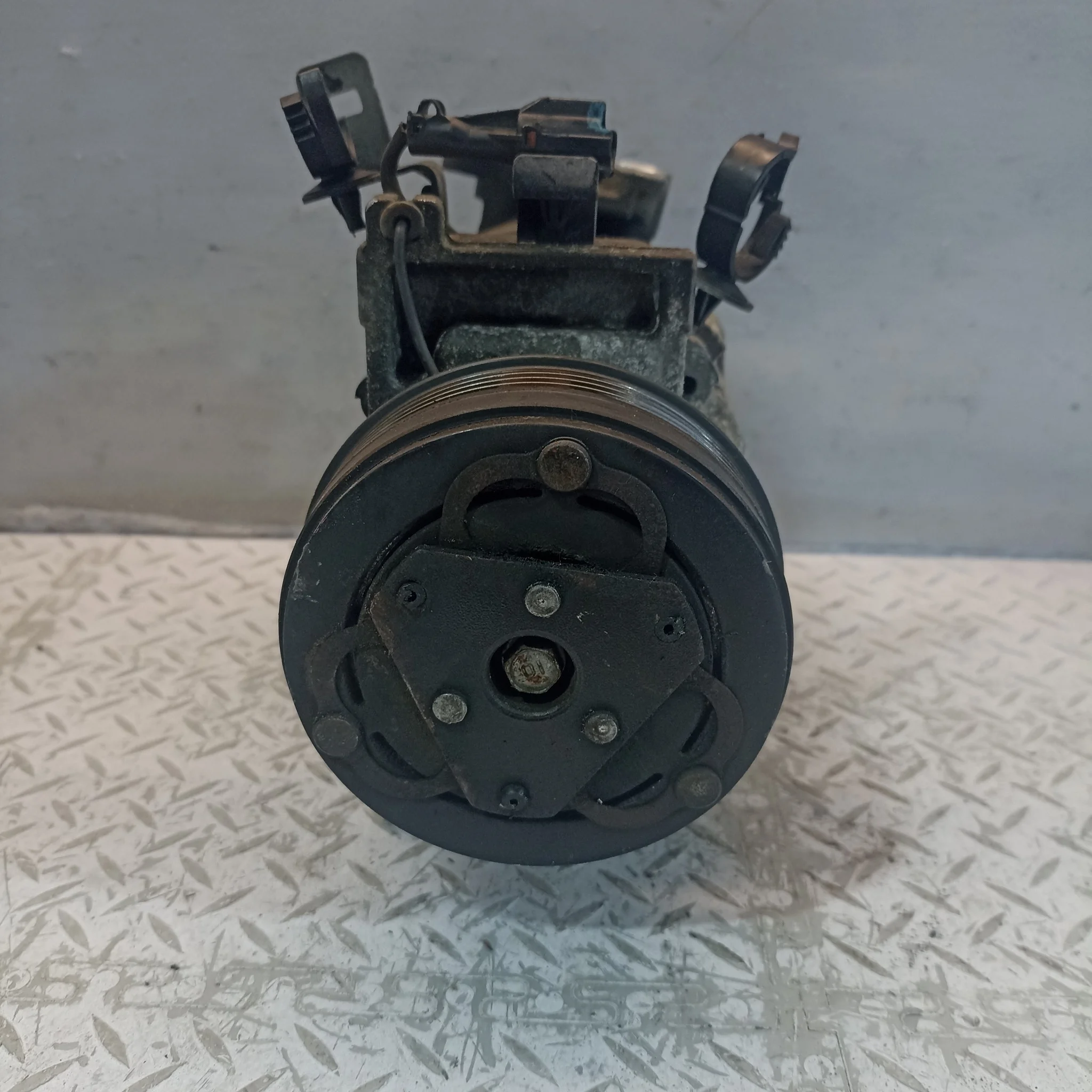 КОМПРЕССОР КОНДИЦИОНЕРА SUBARU 73111FG000  D3033