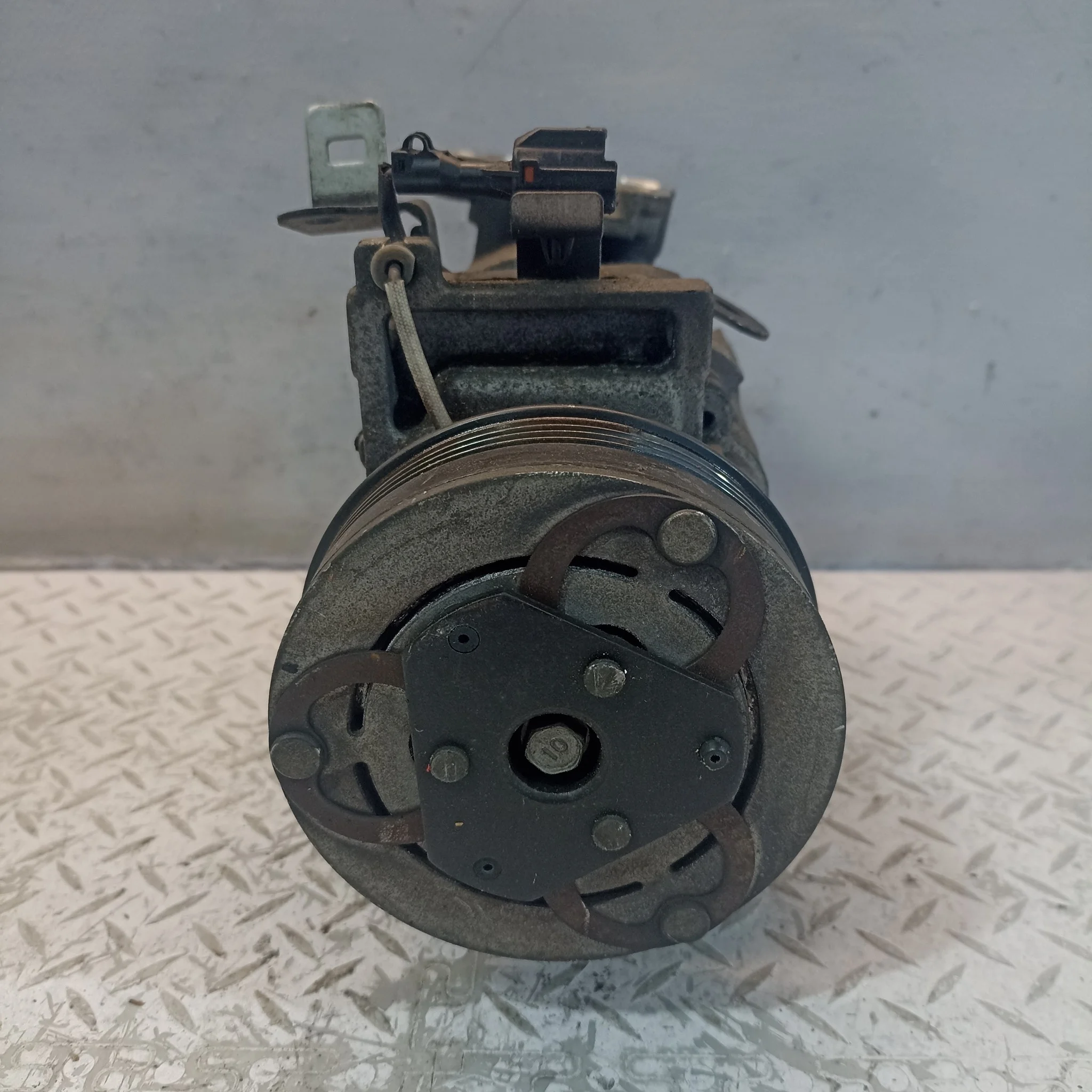КОМПРЕССОР КОНДИЦИОНЕРА SUBARU 73111FG000  D3038