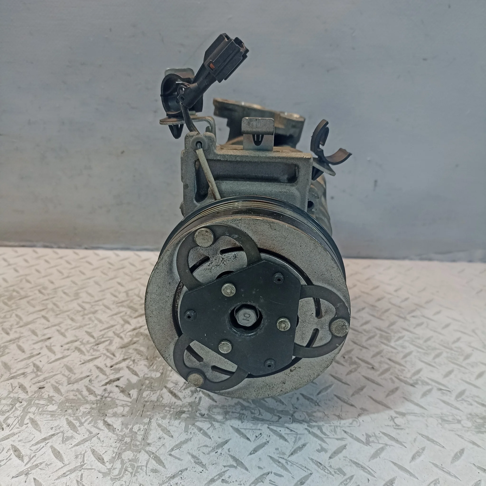 КОМПРЕССОР КОНДИЦИОНЕРА SUBARU 73111FG000  D3036