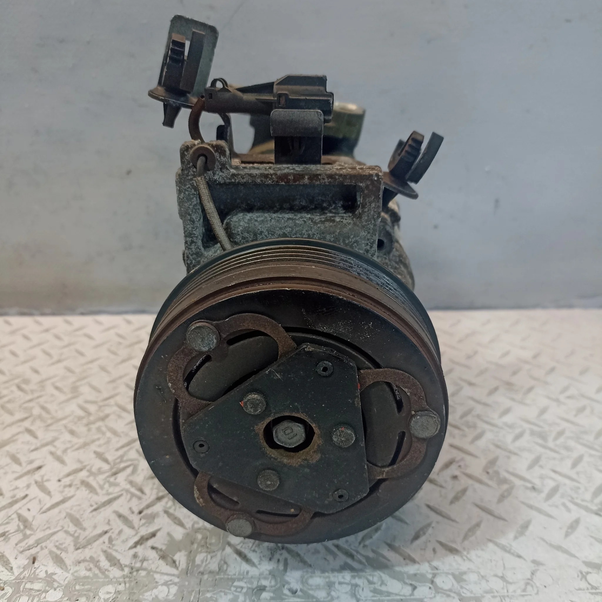 КОМПРЕССОР КОНДИЦИОНЕРА SUBARU 73111FG000  D3035