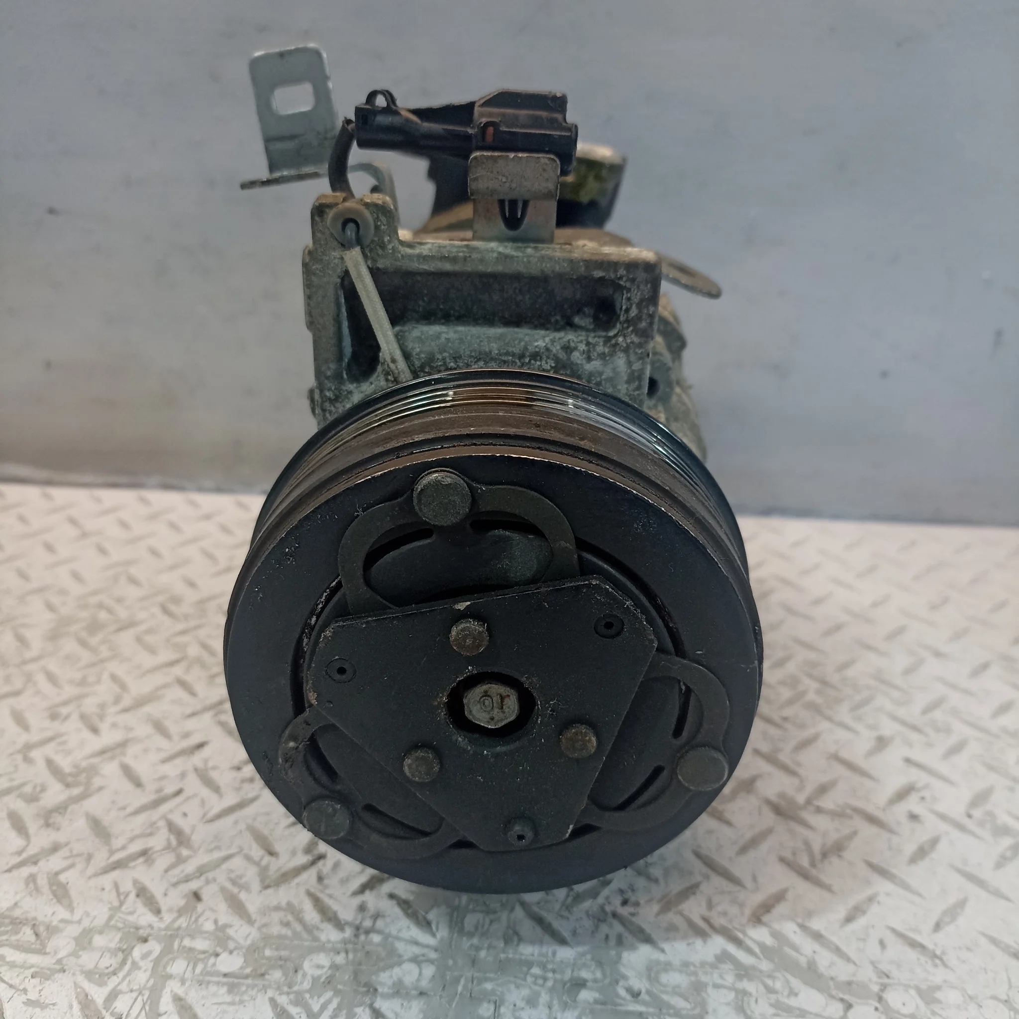 КОМПРЕССОР КОНДИЦИОНЕРА SUBARU 73111FG000  D3039