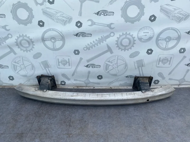 Усилитель переднего бампера Mercedes-benz 2009 W164