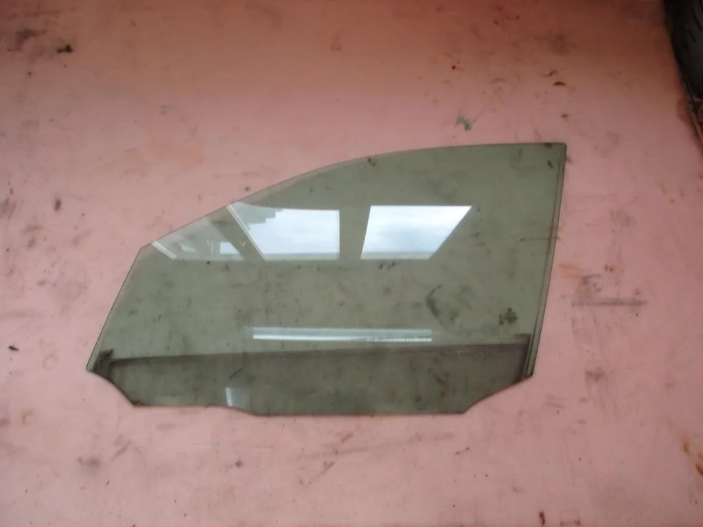 Стекло переднее левое Mercedes-Benz