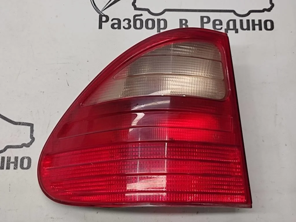 Фонарь задний левый Mercedes-Benz