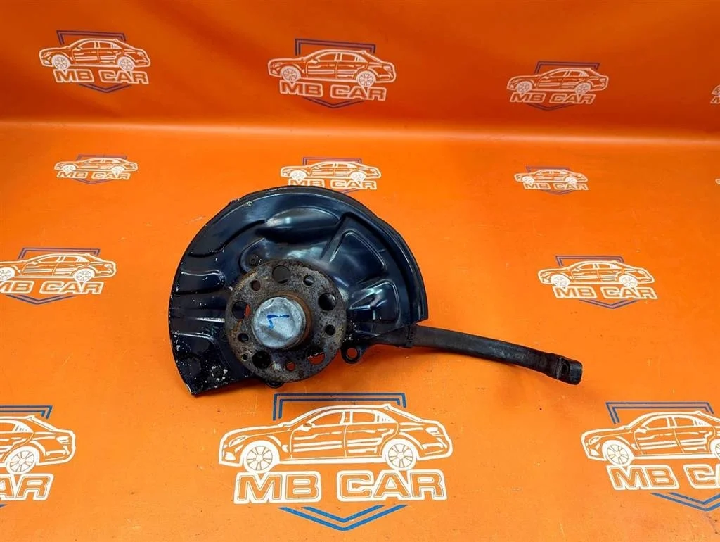 Кулак поворотный передний левый Mercedes-Benz