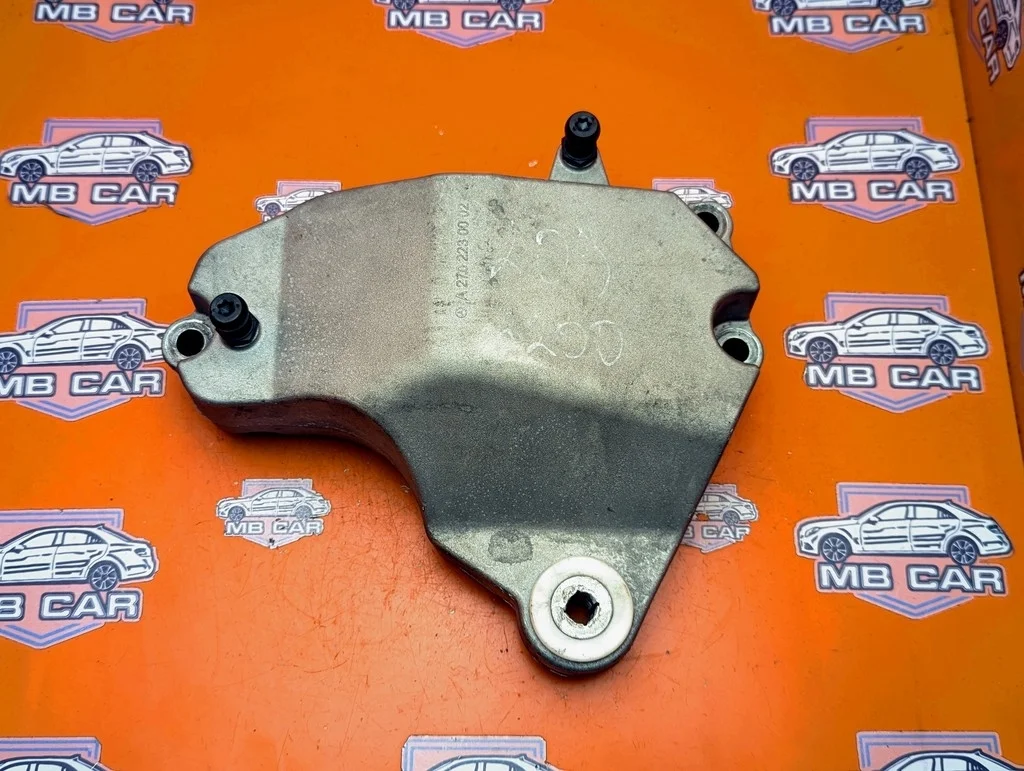 Опора двигателя Mercedes-Benz