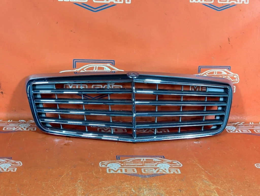 Решетка радиатора Mercedes-Benz