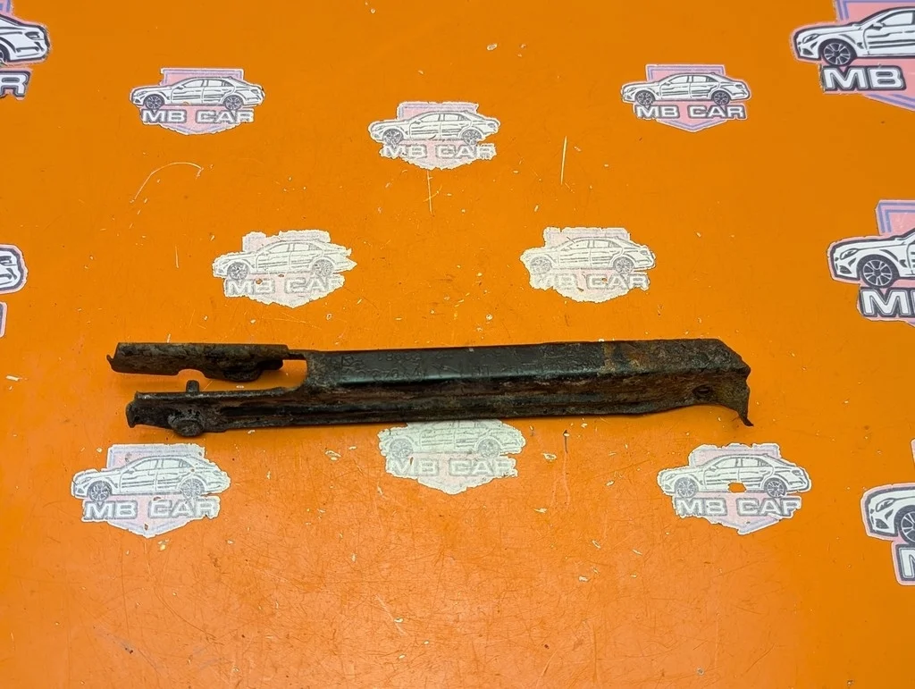 Кронштейн крепления бампера Mercedes-Benz