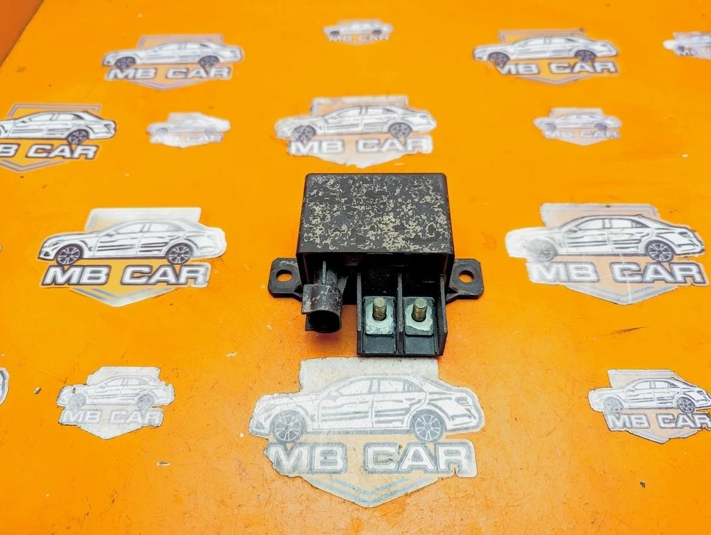 Реле зарядки аккумулятора Mercedes-Benz