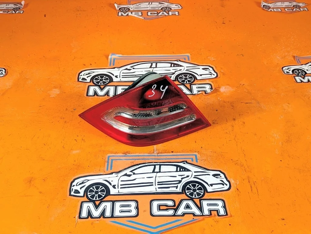 Фонарь задний левый Mercedes-Benz