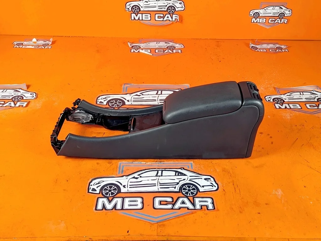 Подлокотник Mercedes-Benz