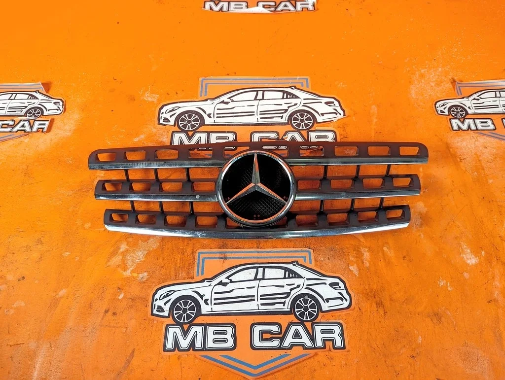 Решетка радиатора Mercedes-Benz
