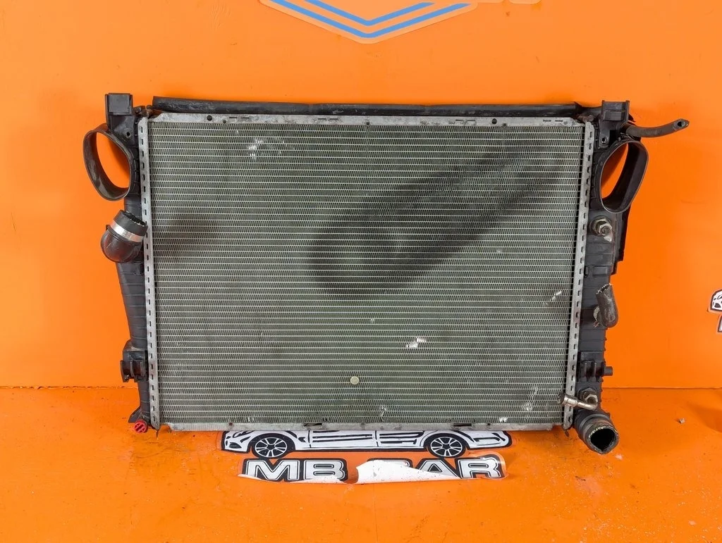 Радиатор Mercedes-Benz