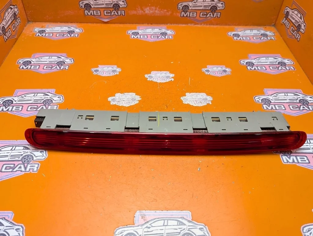 Фонарь стоп-сигнала Mercedes-Benz