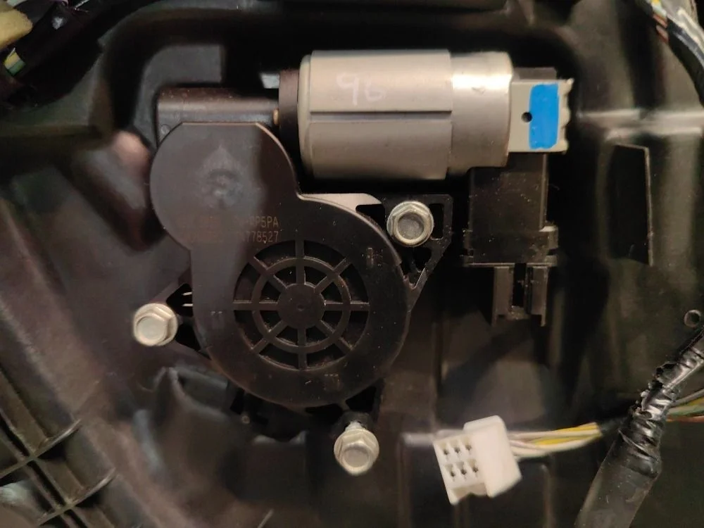 Моторчик стеклоподъемника з. л. Mazda CX-7