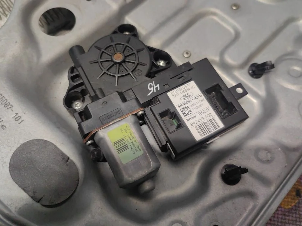 Моторчик стеклоподъемника з. л. Ford C-MAX