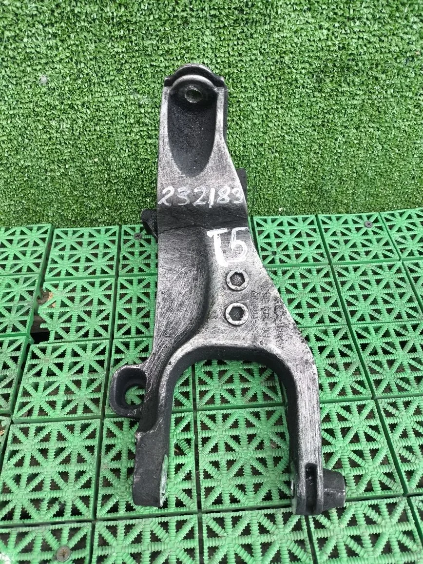 Кронштейн двигателя VOLKSWAGEN TRANSPORTER T5 BRS 1,9 2004- передний б/у TRANSPORTER T5(2003-2015)