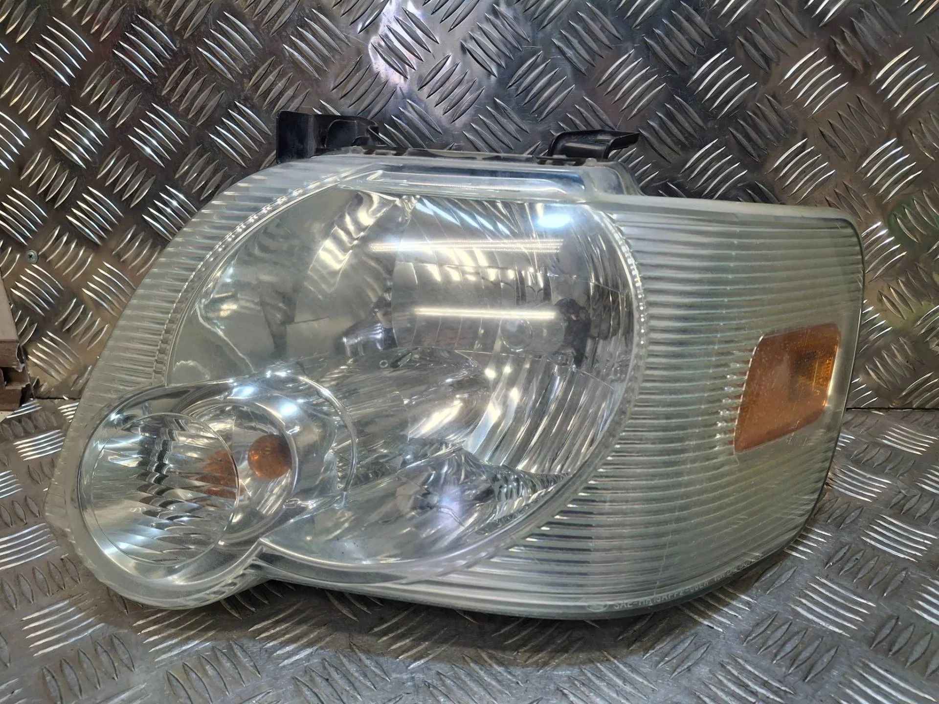 фара левая Ford Explorer 4  U251 U251