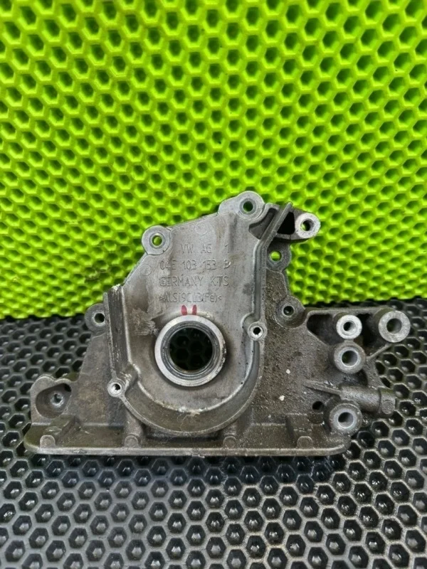 Крышка двигателя передняя Volkswagen golf