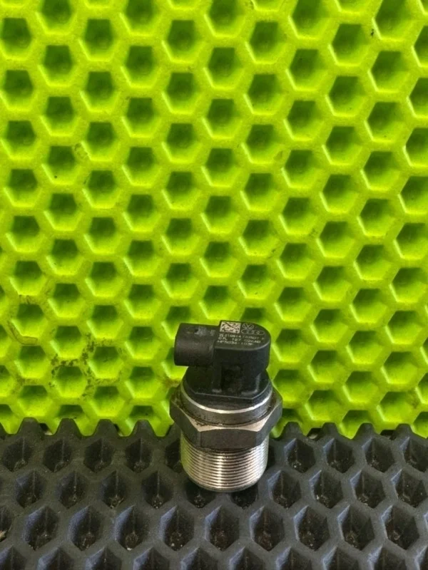 Датчик давления топлива Volkswagen touareg