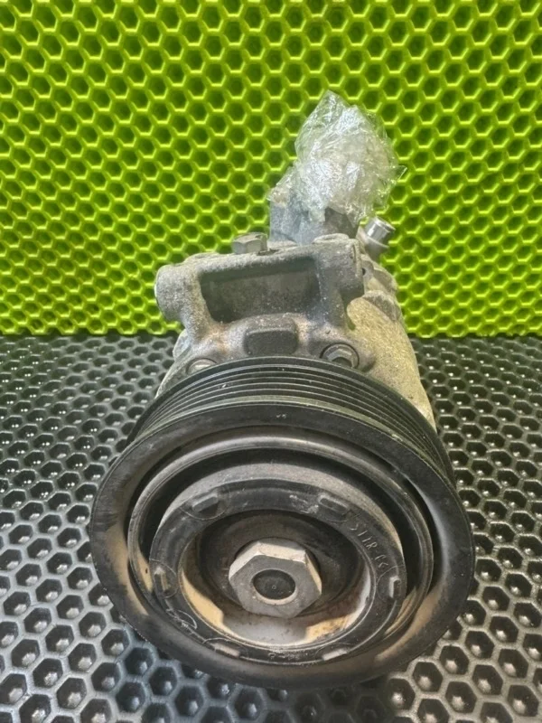 Компрессор кондиционера Audi A4 2012