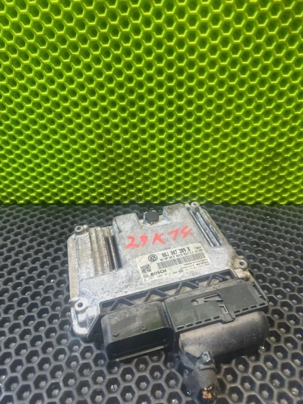 Блок управления двигателем VW Passat 2012