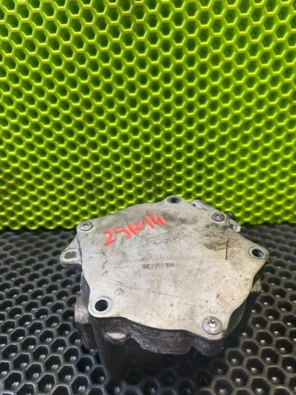 Насос вакуумный VW Passat 2012