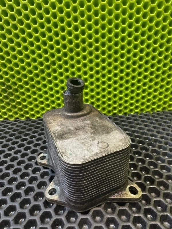 Радиатор масляный VW Passat 2012