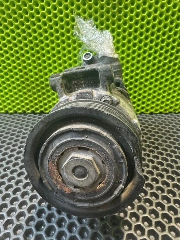 Компрессор кондиционера Audi Q5 2011