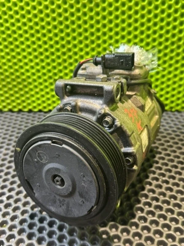 Компрессор кондиционера Audi Q7 2013