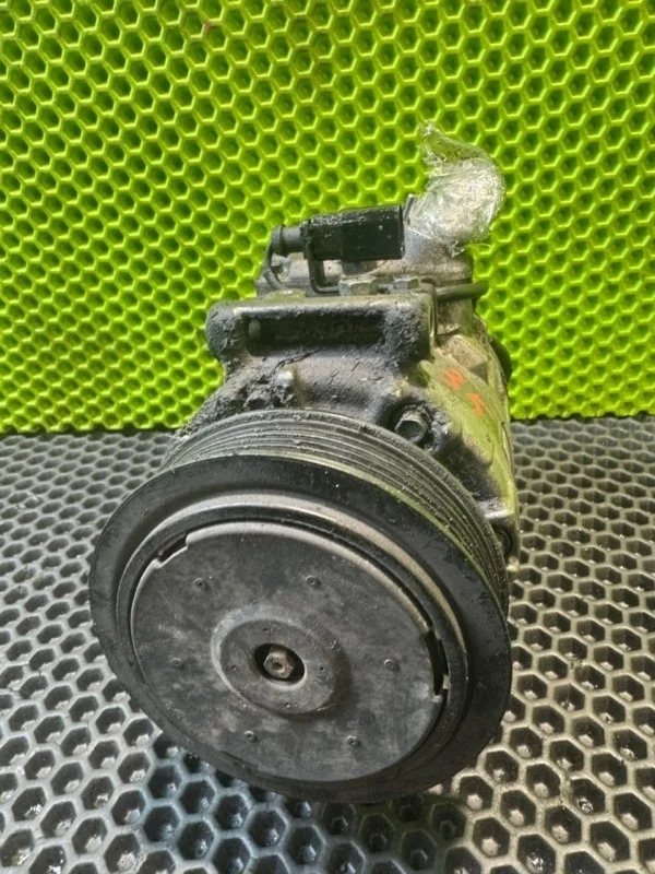 Компрессор кондиционера Audi Q7 2008