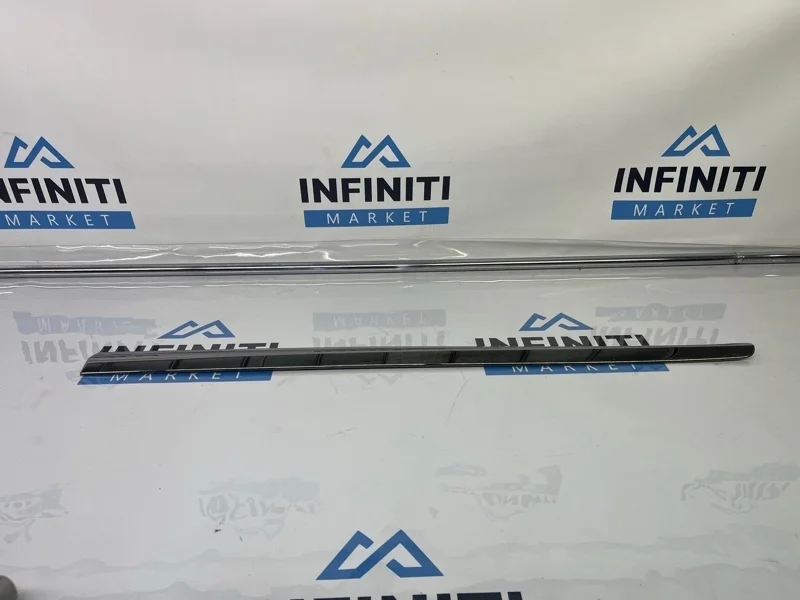 Молдинг двери нижний передний правый INFINITI QX60