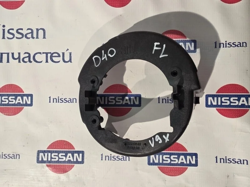 Кронштейн крепления фары Nissan Navara 2014 26155EA500 D40 V9X, передний левый