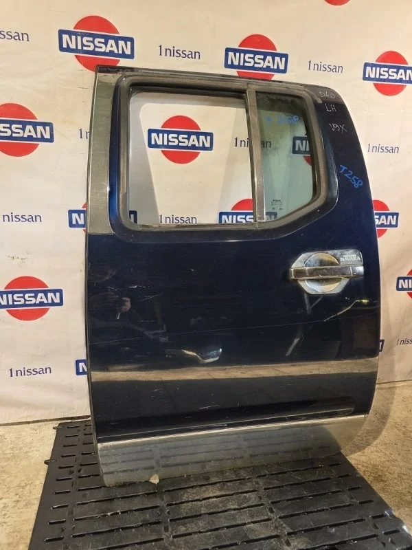 Дверь боковая Nissan Navara 2014 82101EB30J D40 V9X, задняя левая