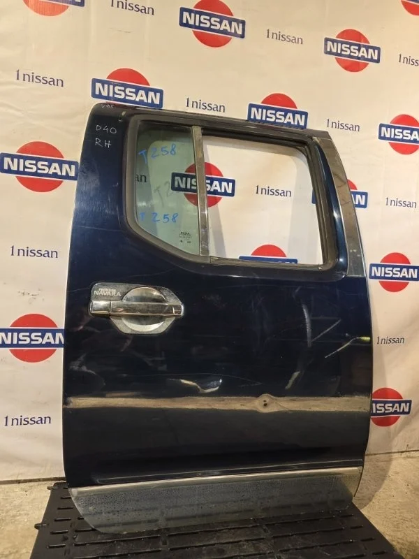 Дверь боковая Nissan Navara 2014 82100EB30J D40 V9X, задняя правая