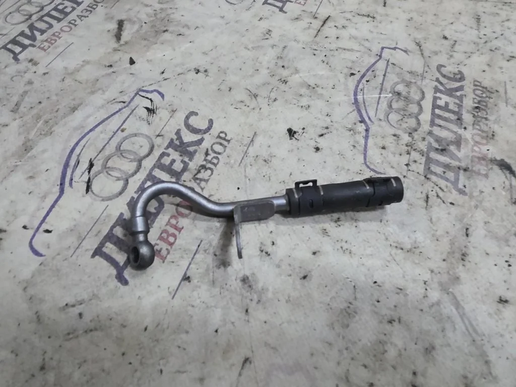 трубка системы охлаждения Audi Q7 2005-2015 - -