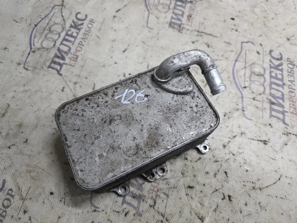 радиатор масляный Audi Q7 2005-2015 - -