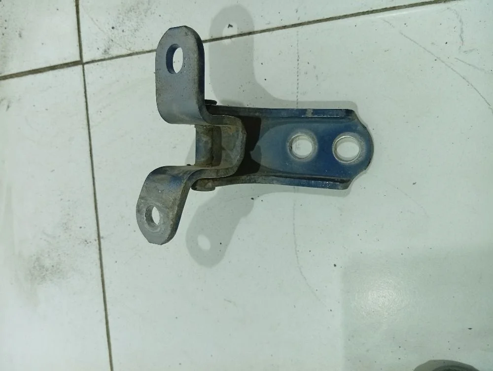 Петля двери Toyota Land Cruiser 100 (1998—2002)