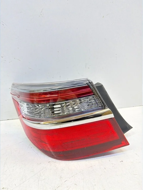 Фонарь Toyota Camry 2015-2018 55