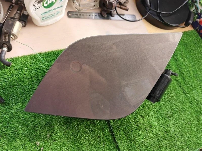 Крышка лючка бензобака Ford Focus 3 2013 дорестайлинг