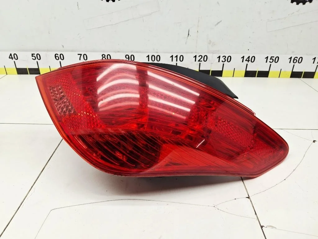 Фонарь задний правый Peugeot 308 2010 T7